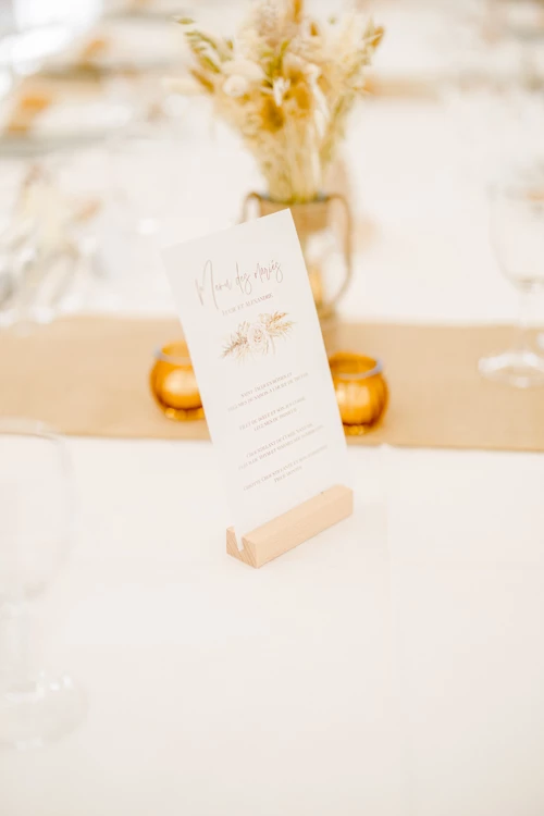 vaisselle verres à pied verre à vin couverts beige